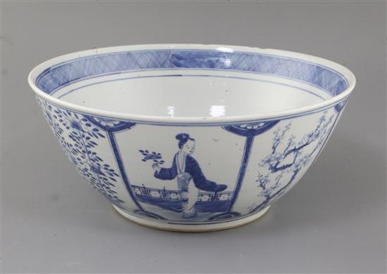 A large Chinese blue and white bowl, 19th century, diameter 33.6cm